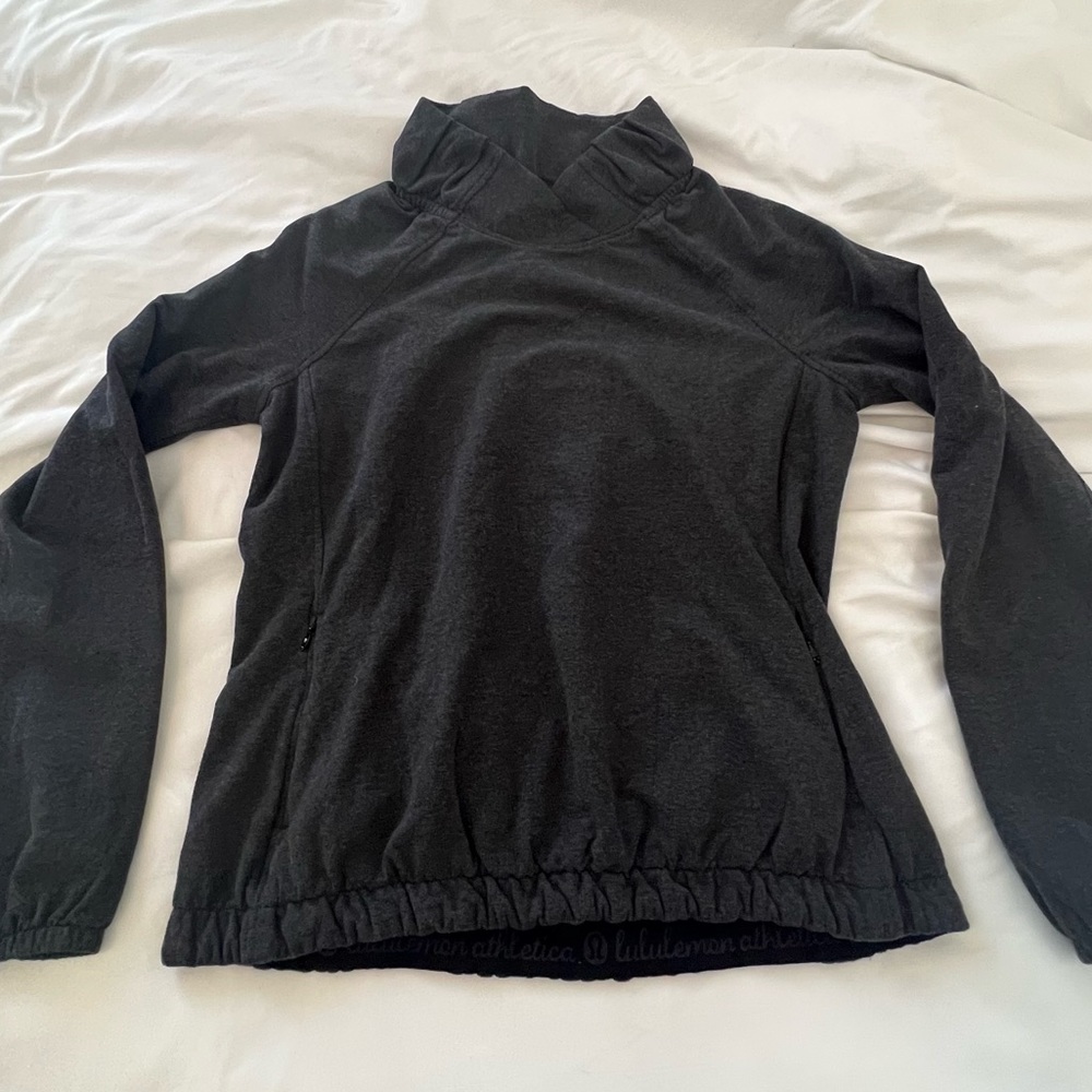 Grey lulu lemon pull over